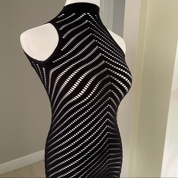 High neck black fitted chemise open back - Picture 2 of 4